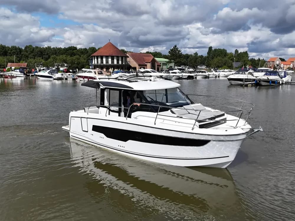 2025 Jeanneau Merry Fisher 895 S2 Boat for Sale in Lincoln