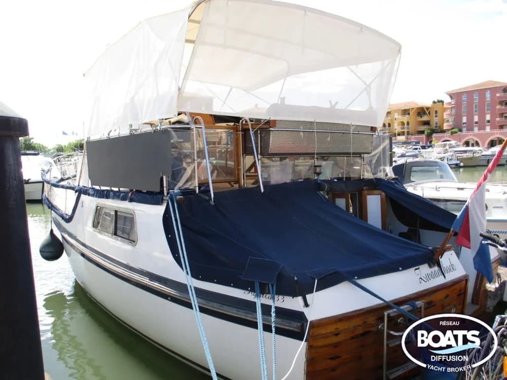 Trawler Aquila Queen 33