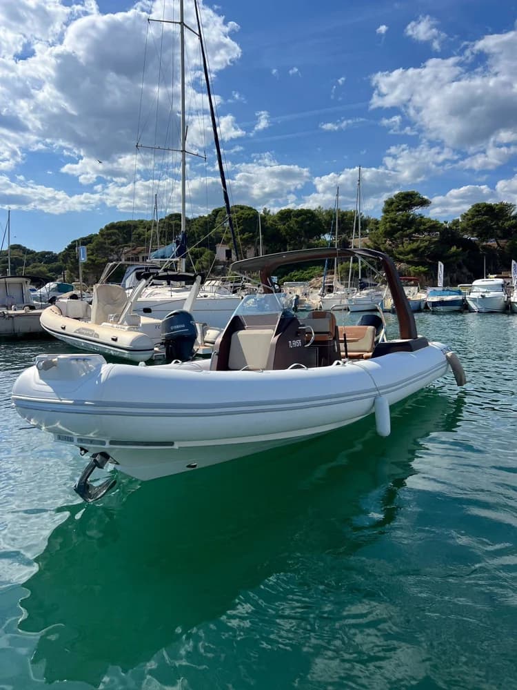 2024 Zodiac Medline 7.5 | 24.1 ft