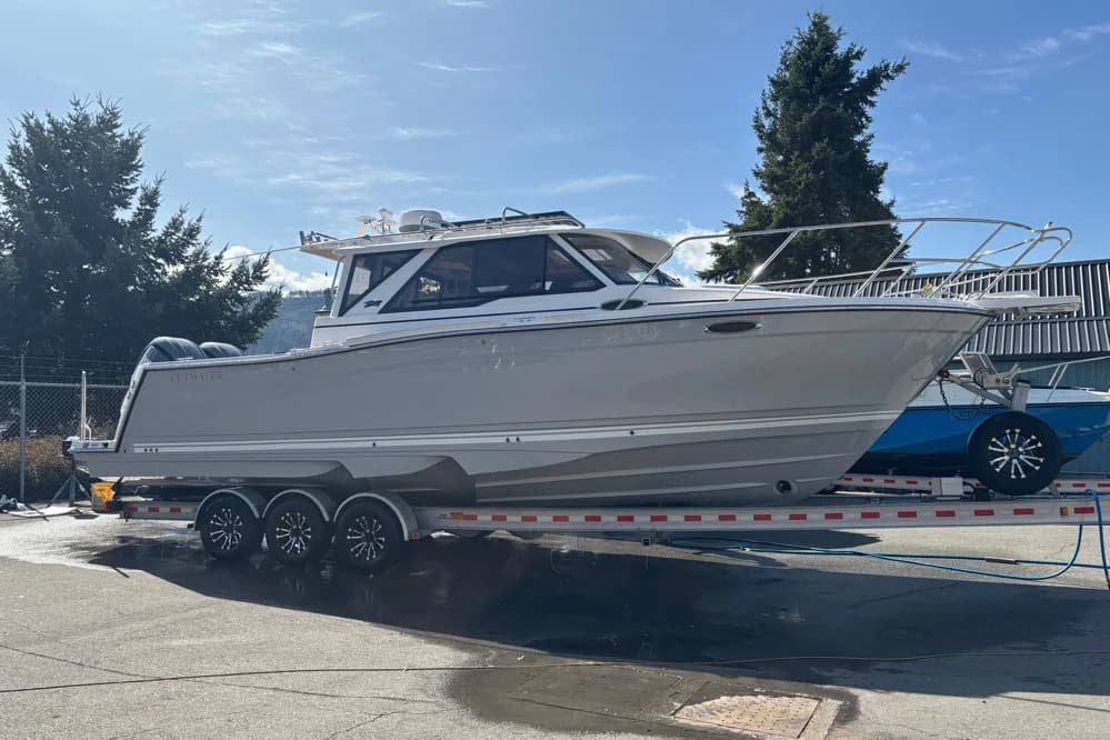 2027 Cutwater C-288 Coupe | 33 ft