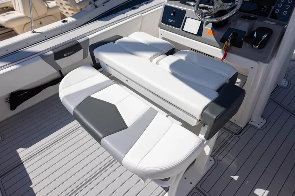 2023 Robalo 266 Cayman