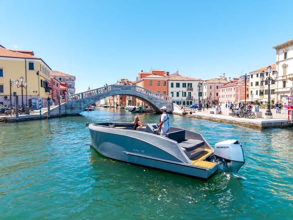 Maxima 680 Sport Lounge Boat for Sale