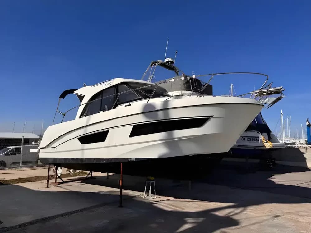 2021 Beneteau Antares 9 Boat for Sale in Cala d'or