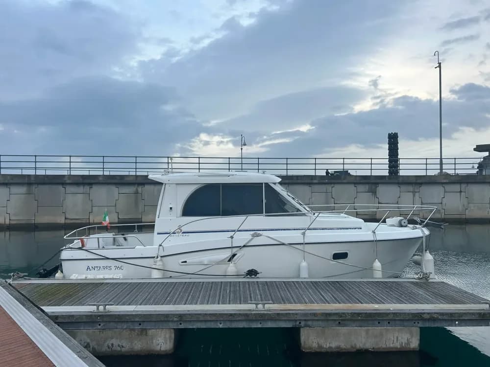 2001 Beneteau Antares 7.60 Boat for Sale in L