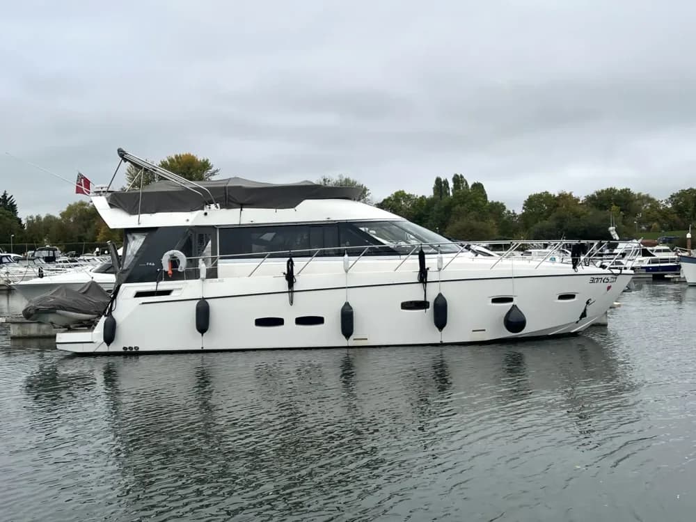 2012 Sealine F46 Boat for Sale in Chertsey