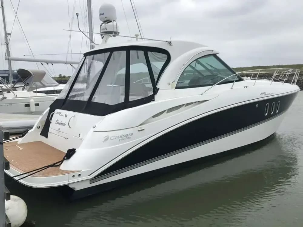 2009 Cruisers Yachts 390 Coupe Boat for Sale in Boats.co.