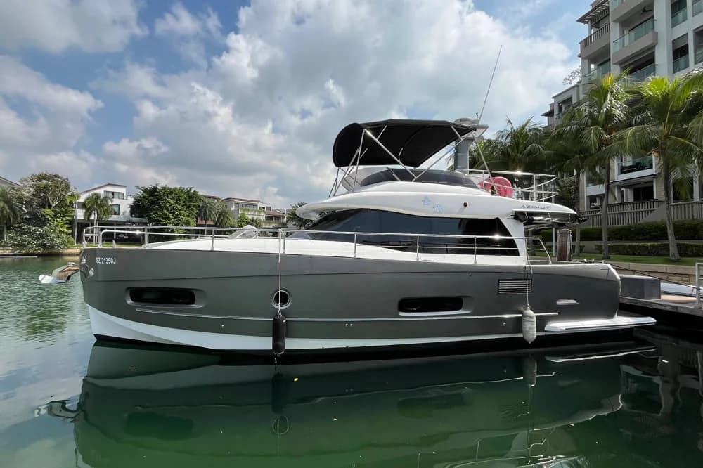 2017 Azimut Magellano 43 | 43.8 ft