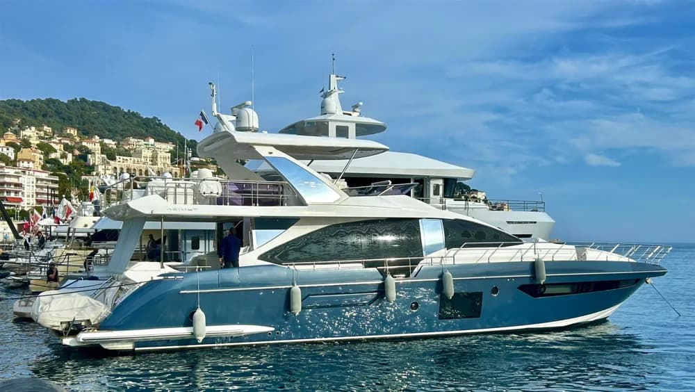 2020 Azimut Fly 72 | 74.3 ft