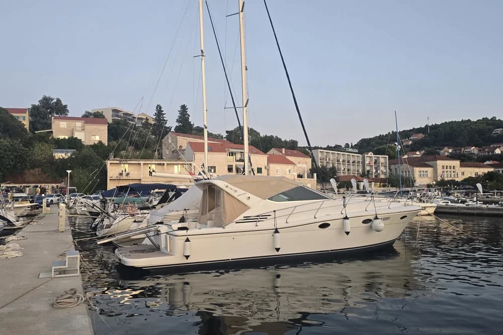 2003 Uniesse 42 Open | 45.3 ft