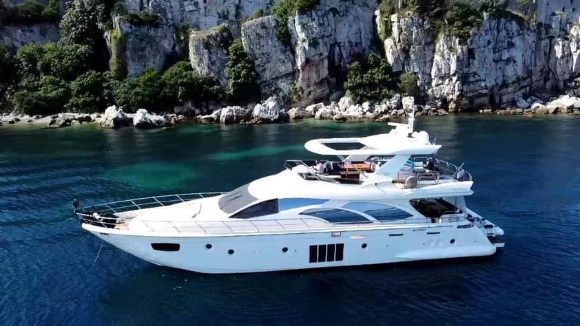 2013 Azimut 78 | 82 ft