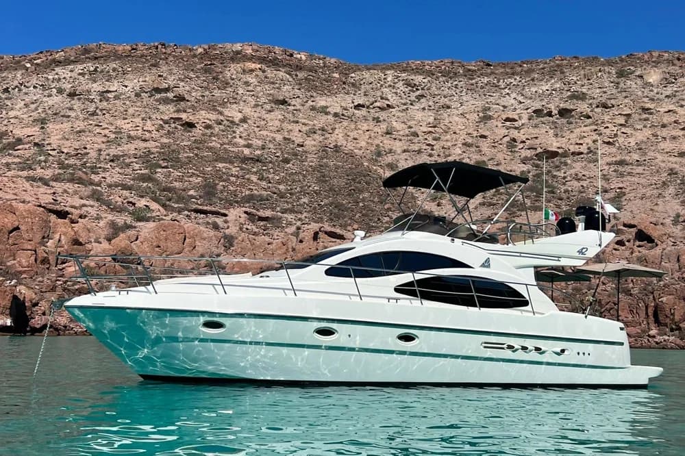 2001 Azimut 42 | 43.3 ft