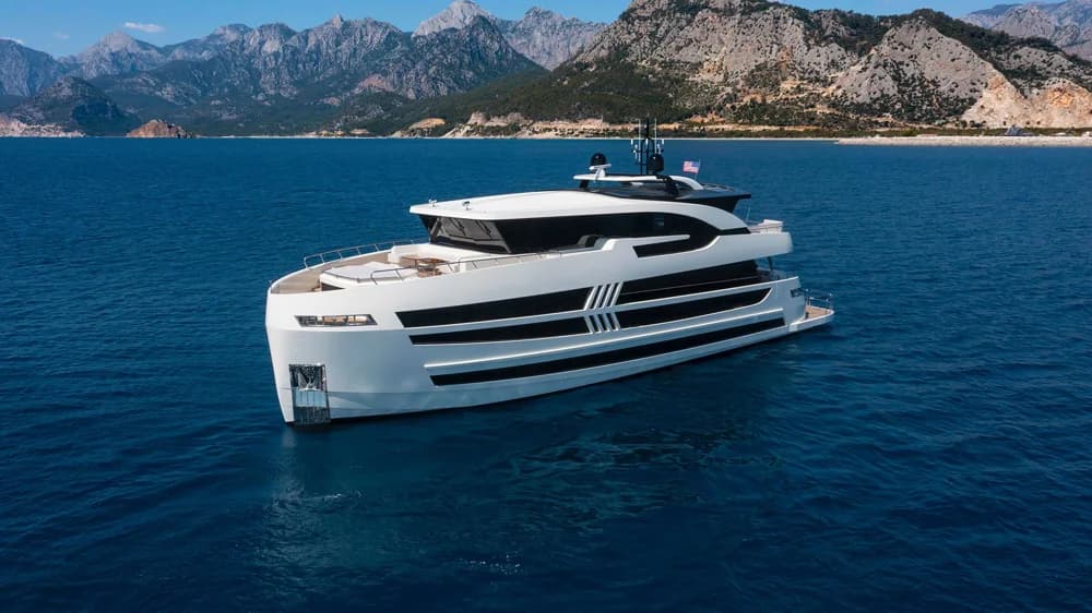 2021 Lazzara UHV 87 | 86.9 ft
