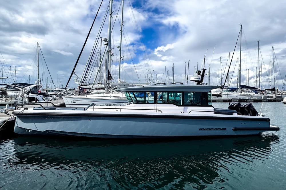 Axopar 37 XC Cross Cabin