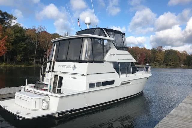 Carver 400 Cockpit Motor Yacht