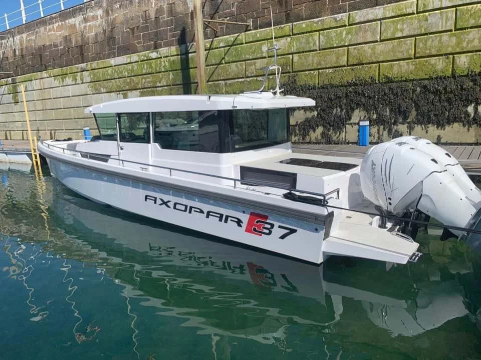 Axopar 37 Cabin
