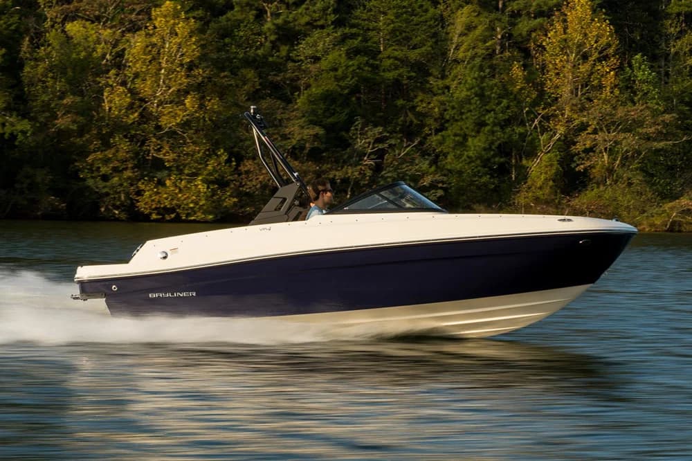 2018 Bayliner VR4 Bowrider I/O | 18 ft