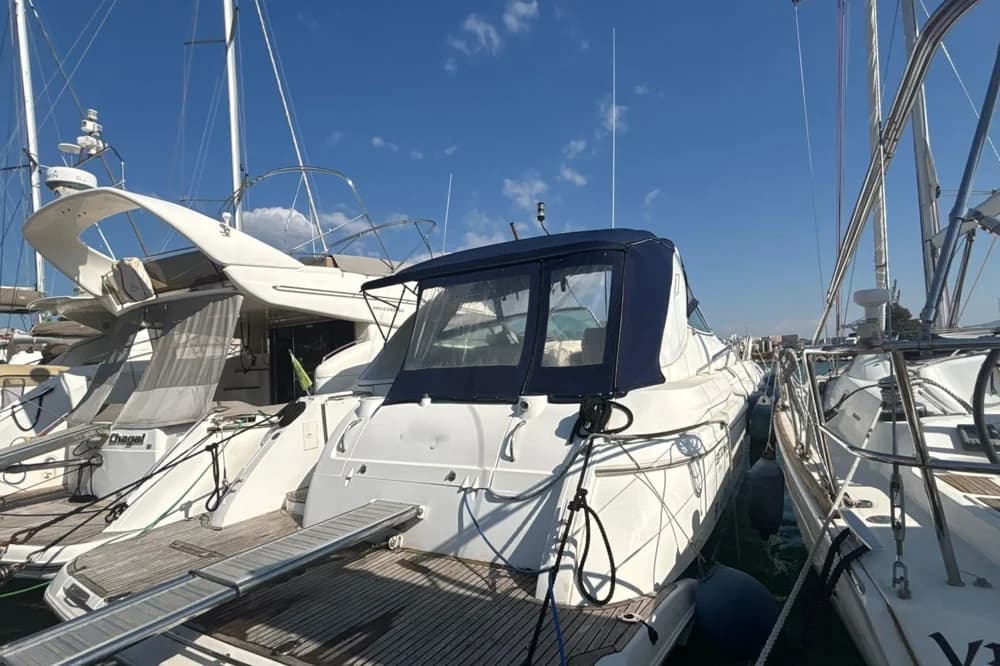 Cruisers Yachts 4270 Express