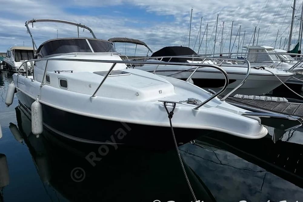 B2 Marine CAP FERRET 752 CRUISER