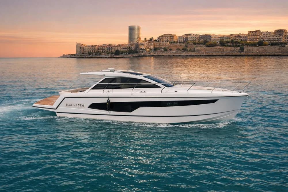 Sealine S335