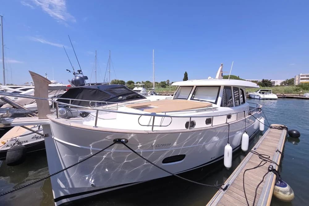 Sasga Yachts Menorquin 42 hard top