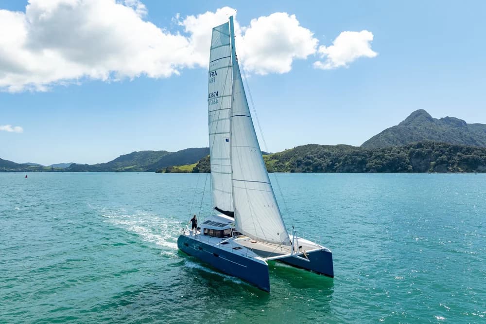 Catamaran Mcat 52