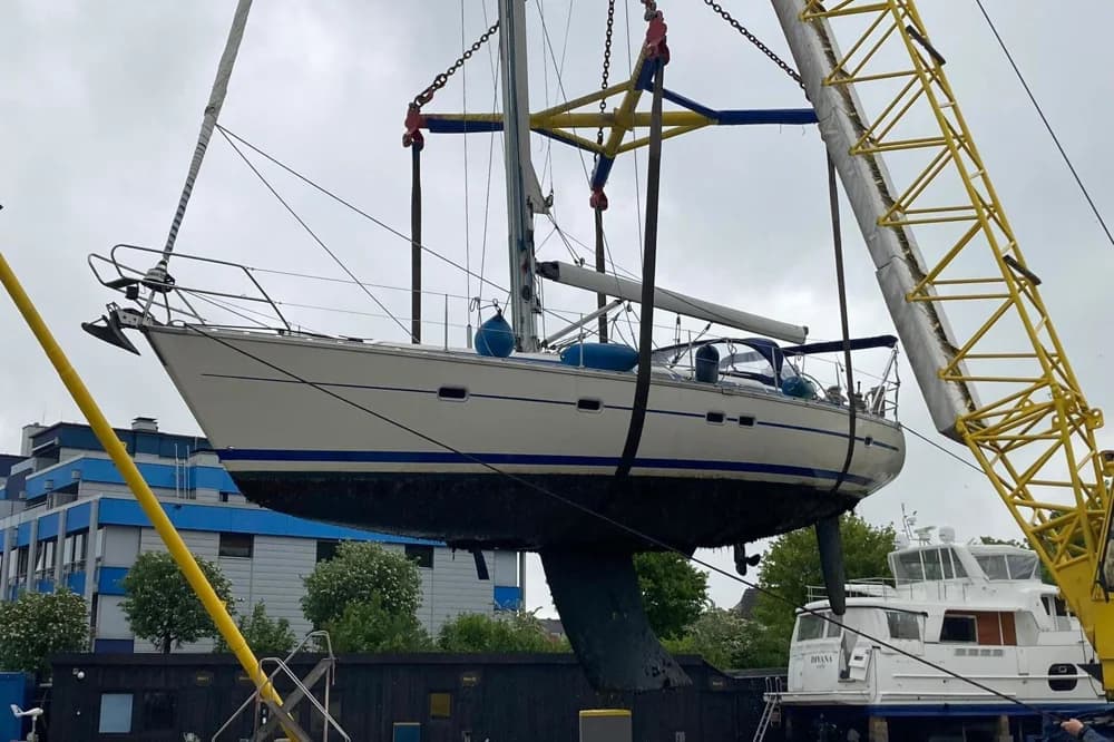 Bavaria 44
