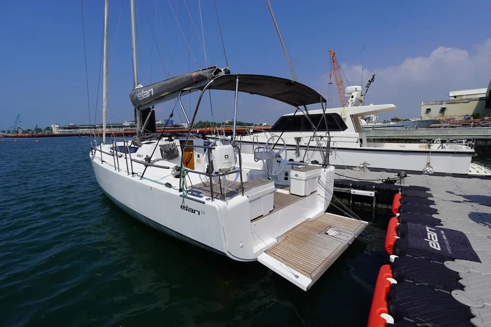 Elan E4