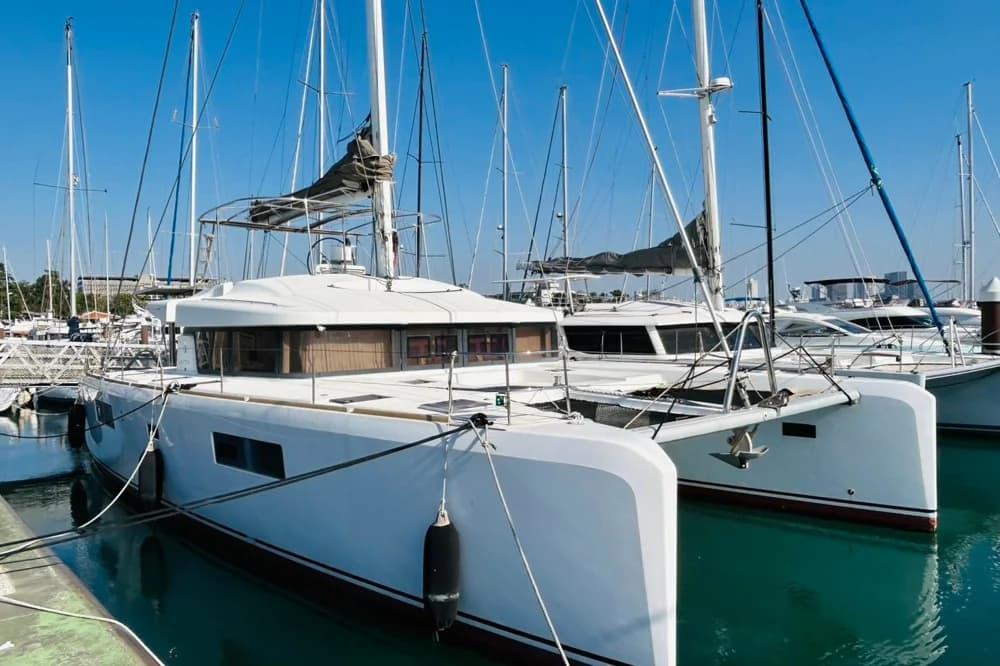 Lagoon 52