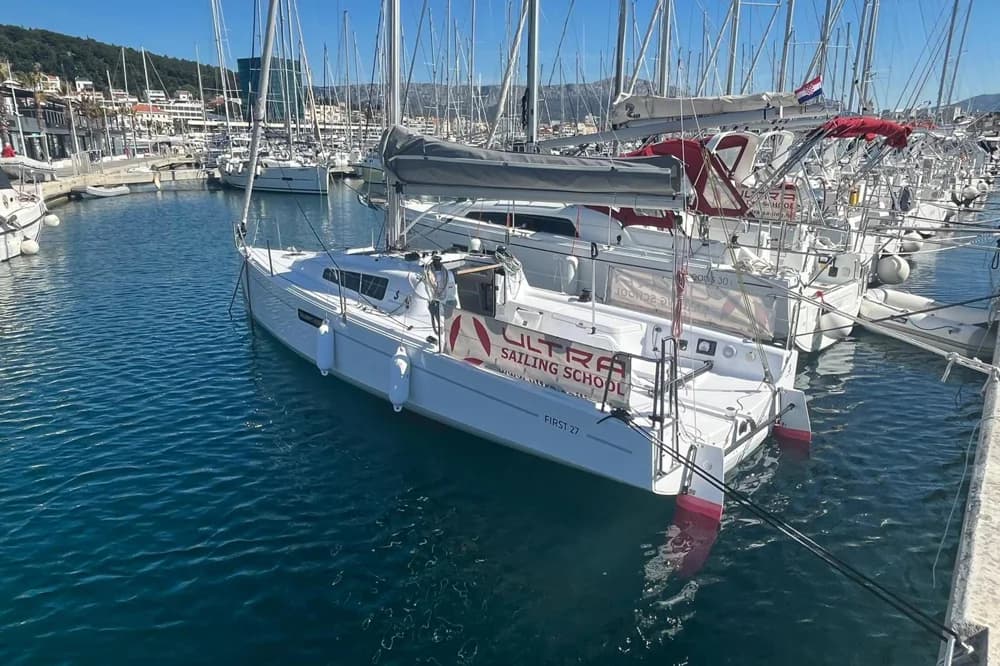Beneteau First 27