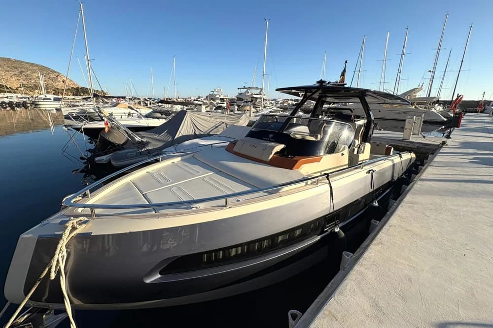 Invictus 320 GT