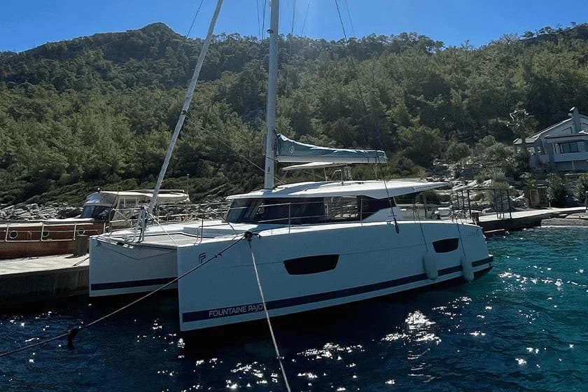 Fountaine Pajot Lucia 40