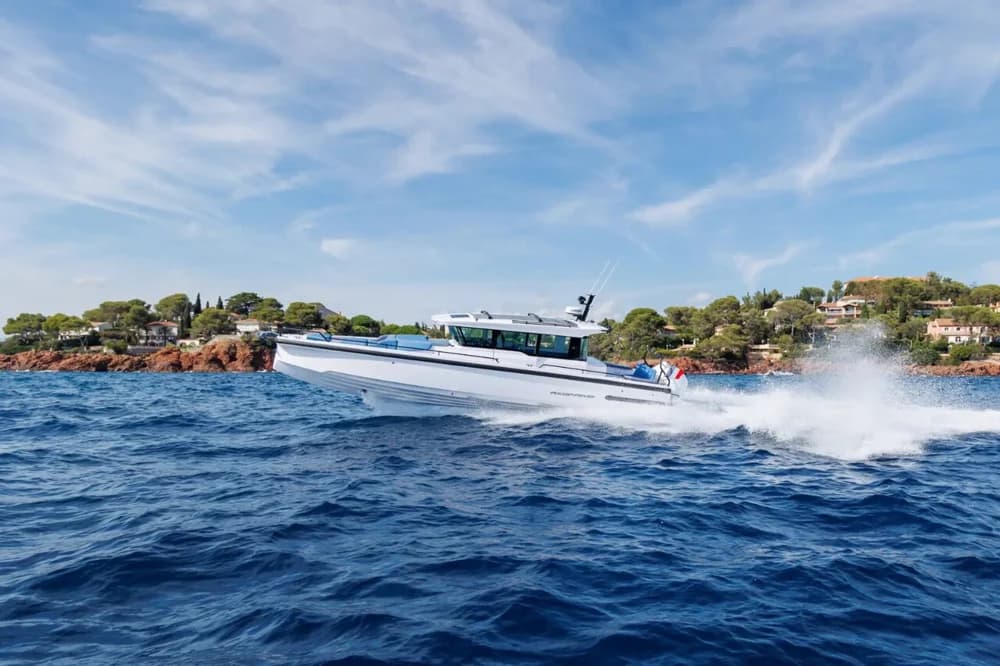 Axopar 37 XC Cross Cabin