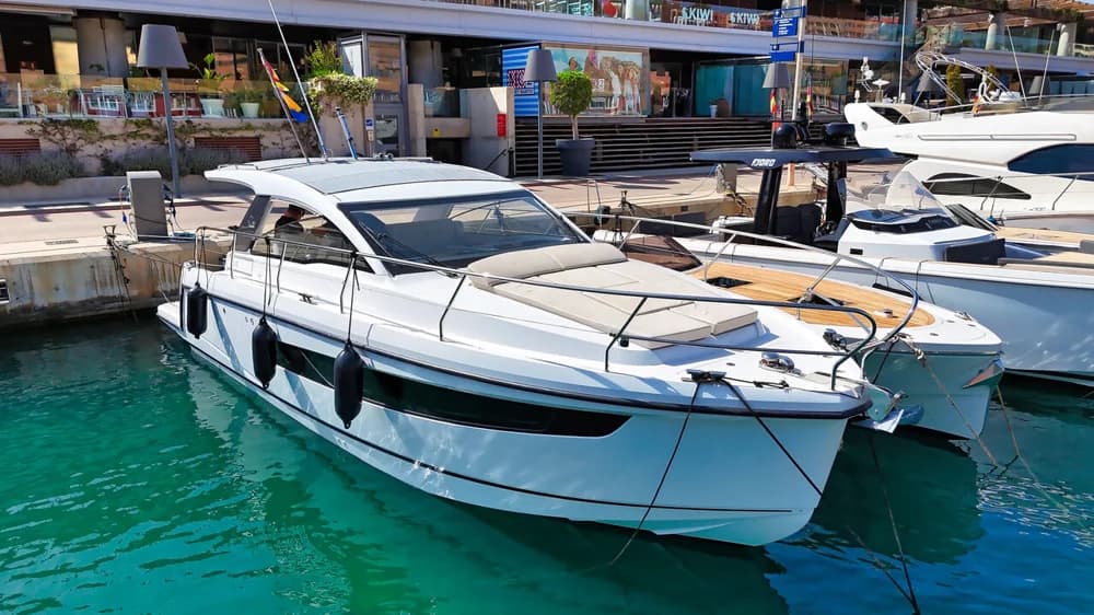 Sealine S335