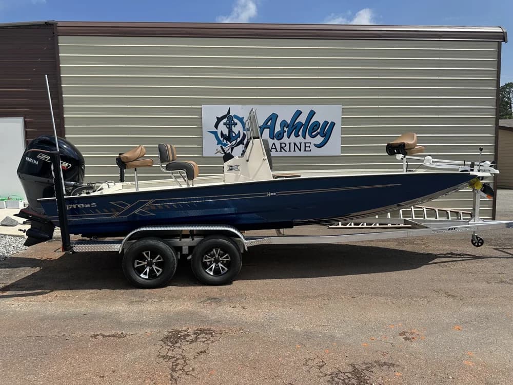 2027 Xpress Hyper-Lift Bay Series H22B