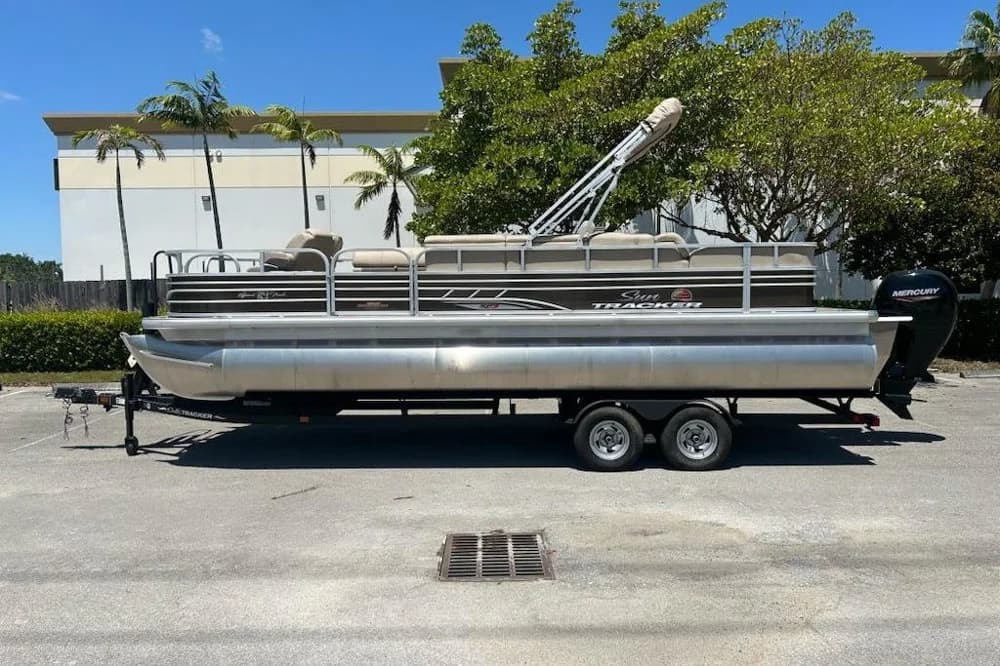 2025 Sun Tracker Sportfish 24 XP3