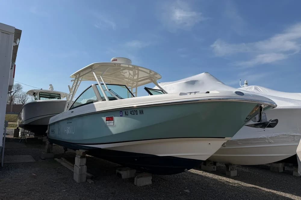 2016 Boston Whaler 270 Vantage