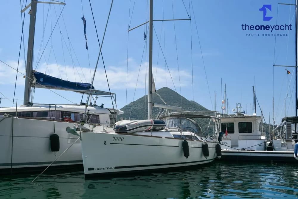 Beneteau Oceanis 37