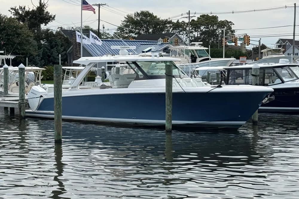 2023 Tiara Yachts 43 LS