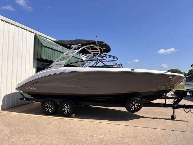2023 Yamaha Boats 252SD