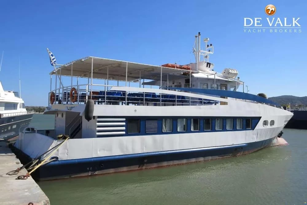 Day Passengers Ship 25 M