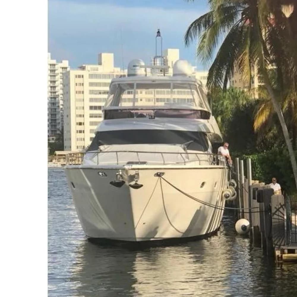 2010 Ferretti Yachts 830 | 83.0 ft