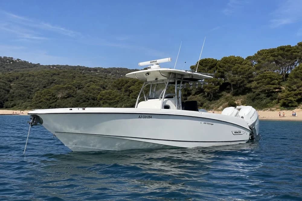 2005 Boston Whaler 320 Outrage