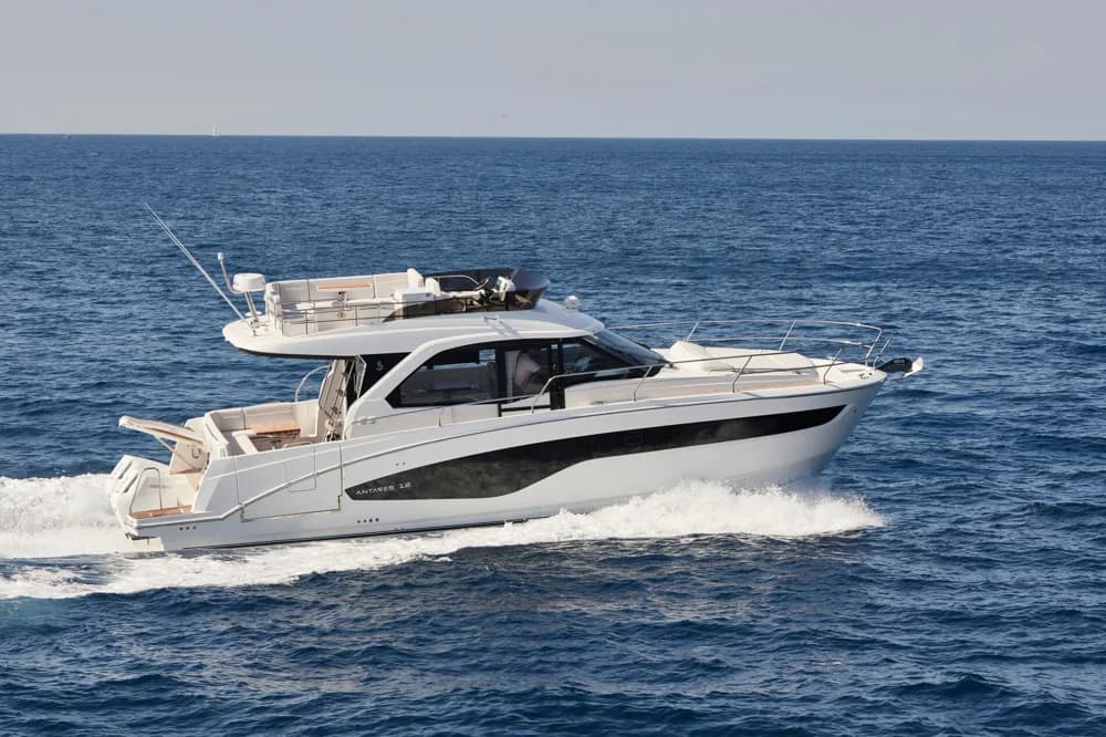 2025 Beneteau Antares 12