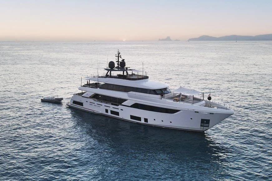 2018 Custom Line Navetta 37