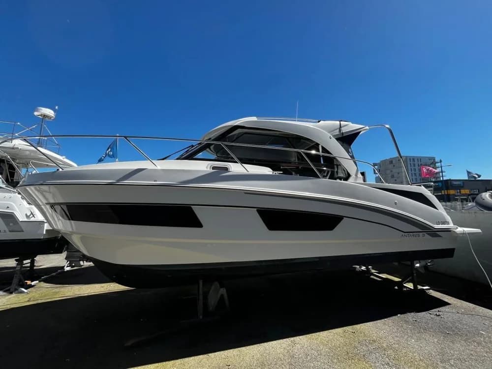 2022 Beneteau Antares 9 OB