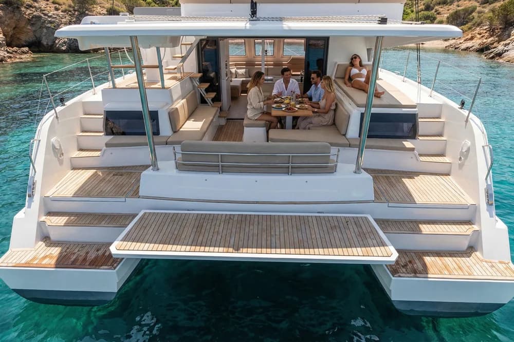 2027 Aventura 43