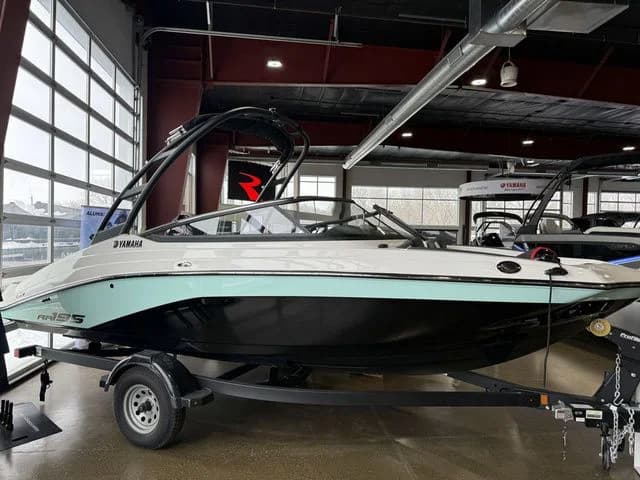 2026 Yamaha Boats AR195