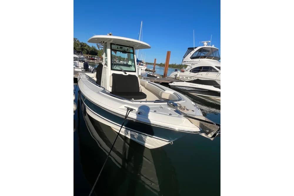 2018 Boston Whaler 250 Outrage | 25.4 ft
