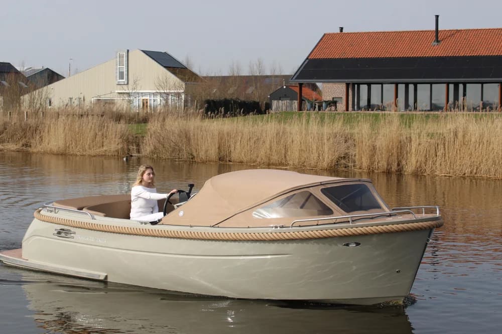 2021 Primeur 715 tender | 7m