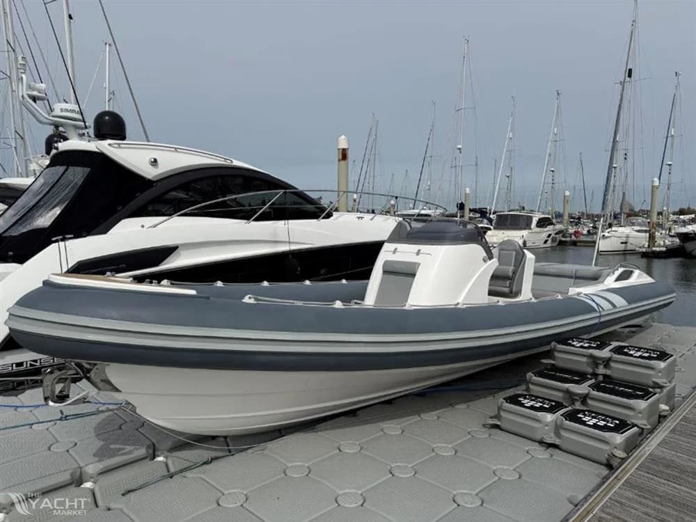 COBRA RIBS Cobra Nautique 9.7m Inboard